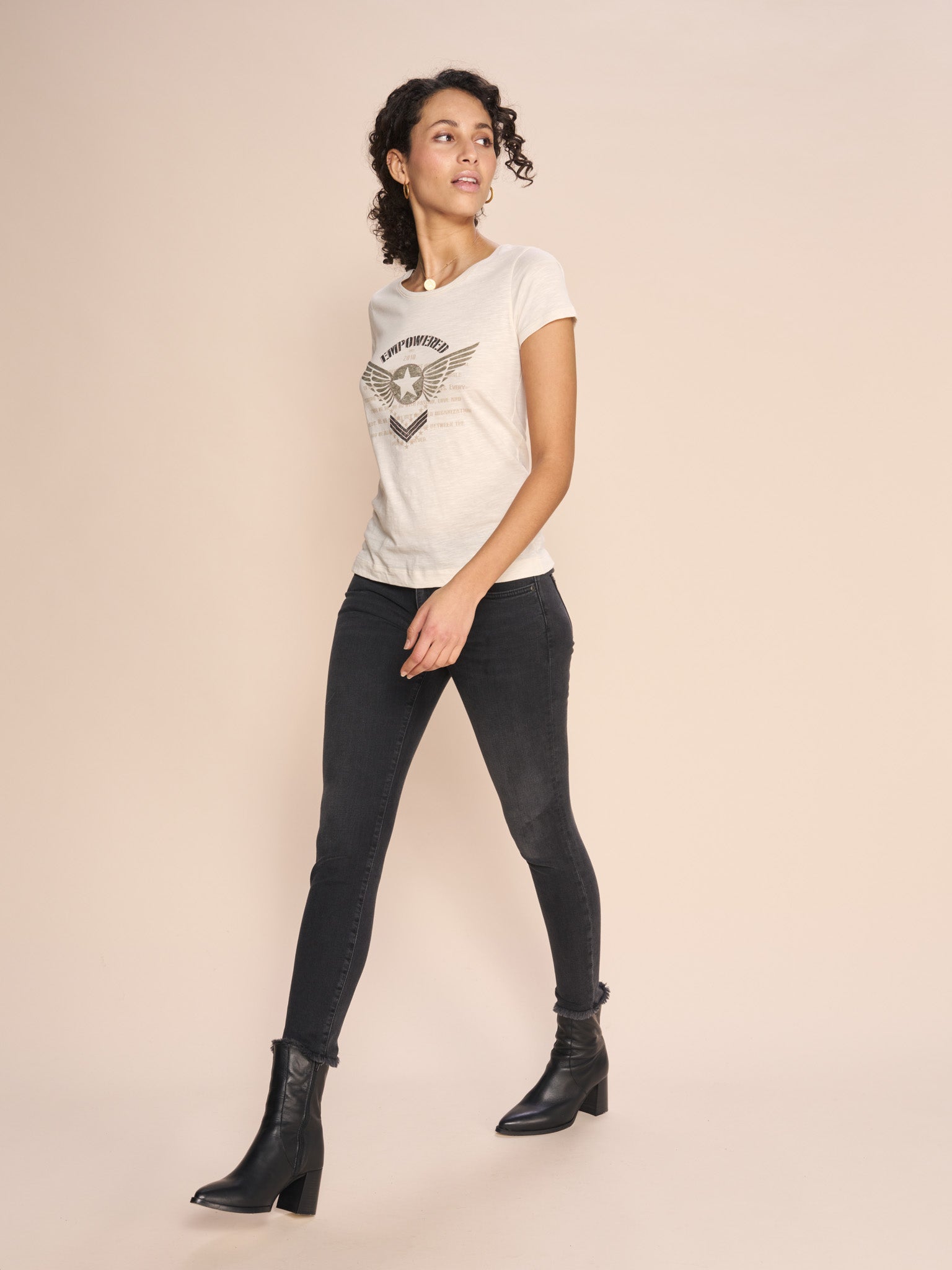 Modelshot / Black / Detail